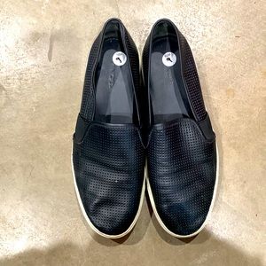 Vince size 9 black shoes